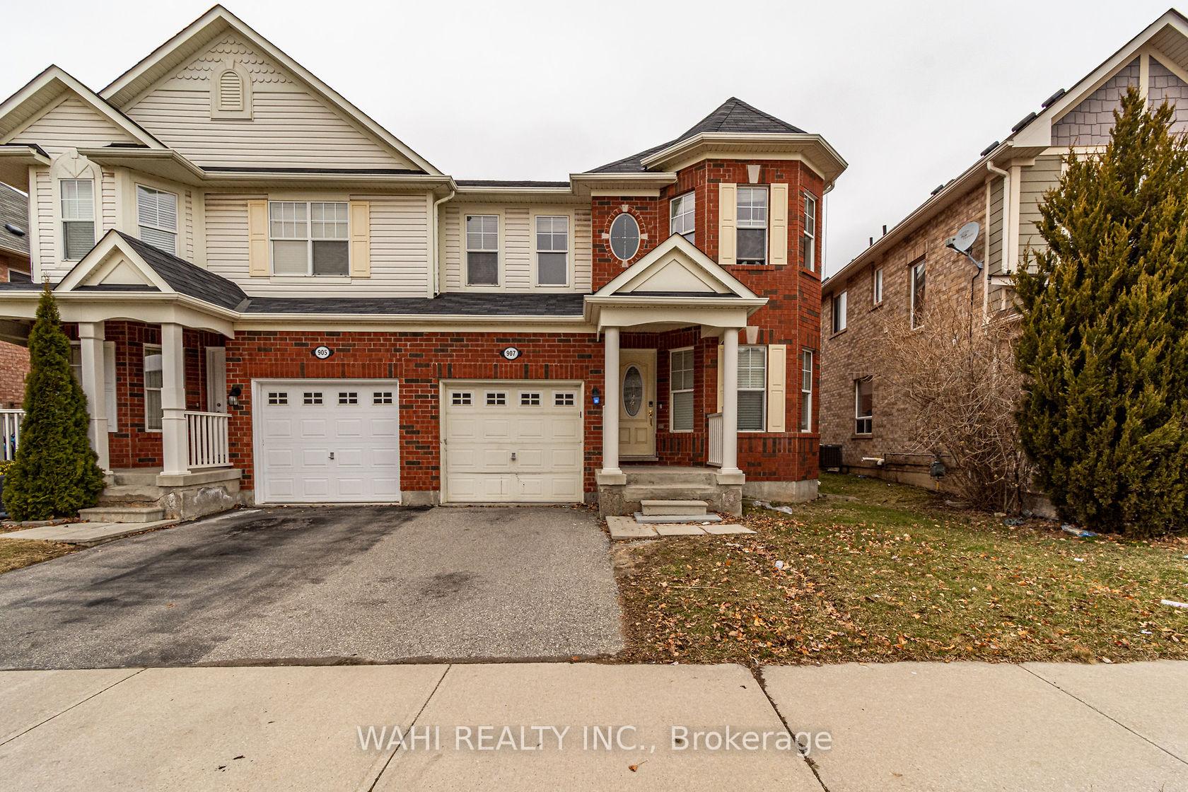 Front of 907 Zelinsky Crescent