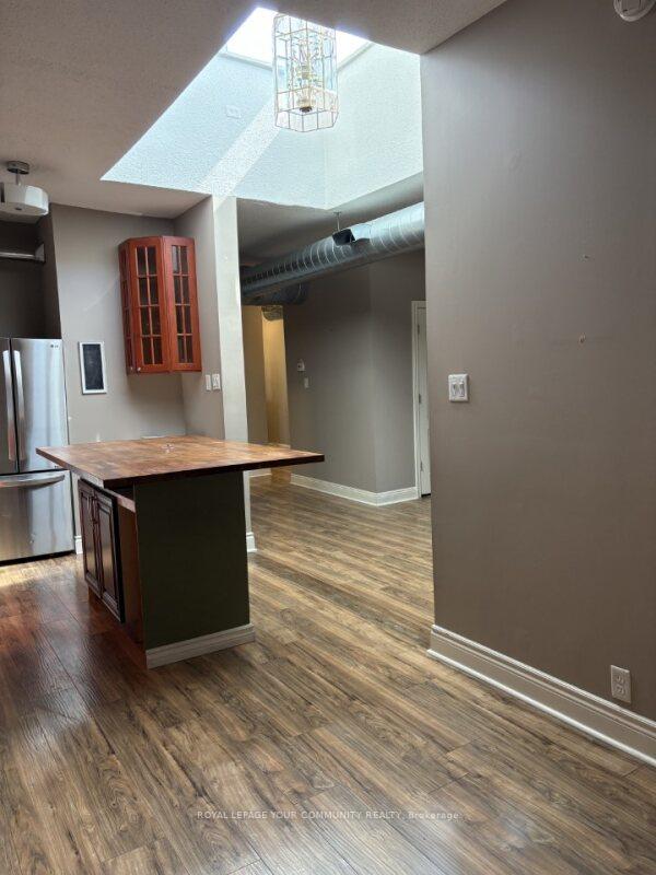Photo 7 of Unit A, 15231 Yonge Street, Aurora, Aurora Village — HOMEH