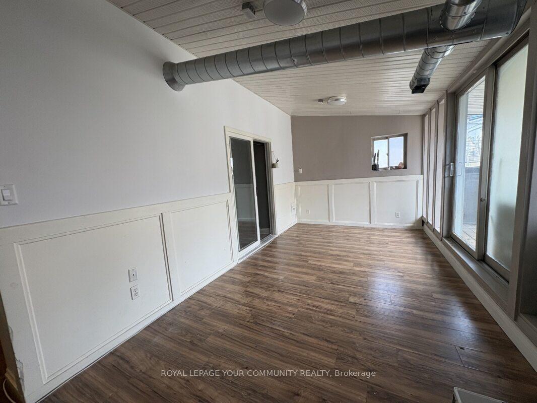 Photo 18 of Unit A, 15231 Yonge Street, Aurora, Aurora Village — HOMEH