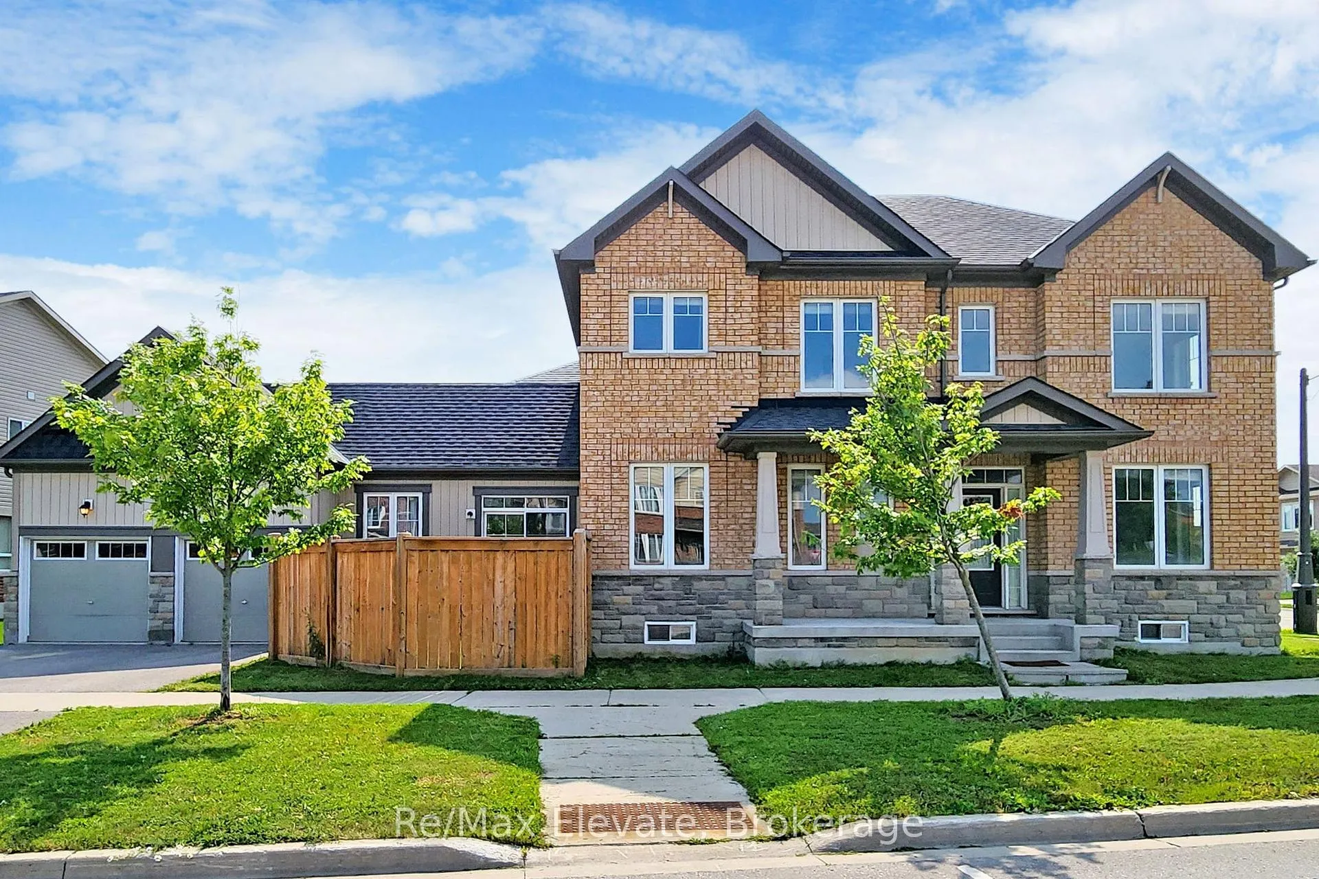 Photo 2 of 101 Great Gabe Gate, Oshawa, Windfields — HOMEH