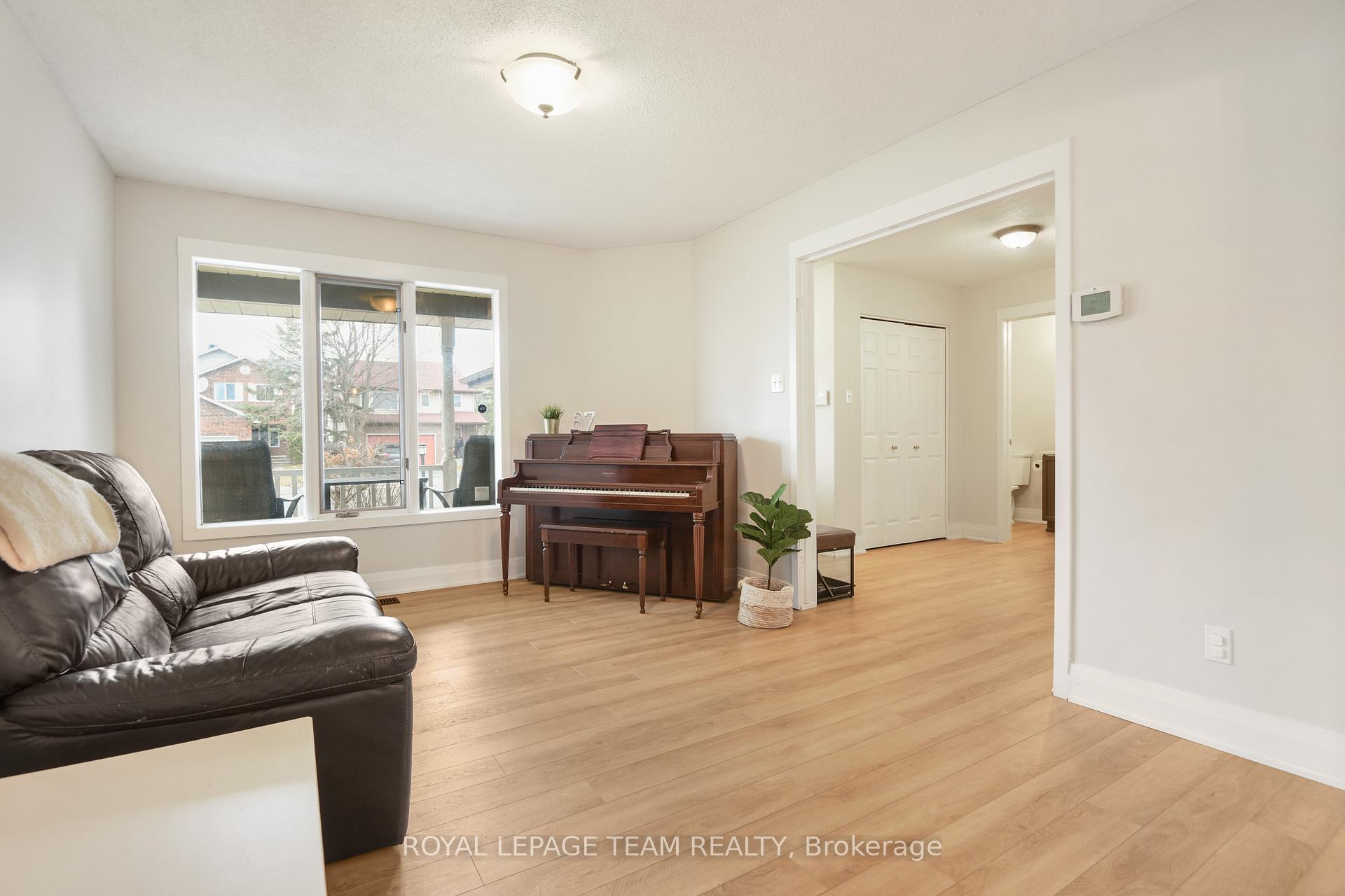 Photo 5 of 34 Bridle Park Drive, Ottawa, Kanata - Bridlewood — HOMEH