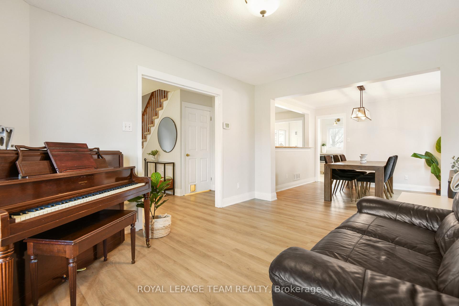 Photo 6 of 34 Bridle Park Drive, Ottawa, Kanata - Bridlewood — HOMEH