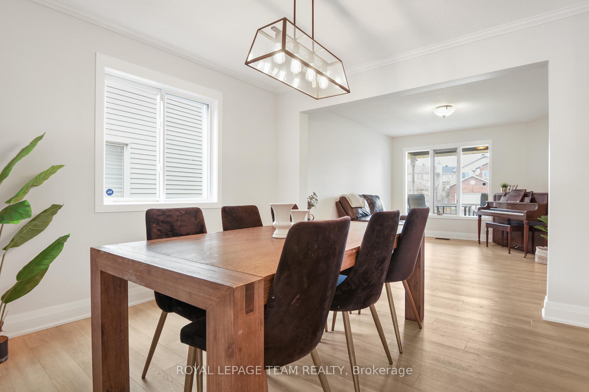Photo 7 of 34 Bridle Park Drive, Ottawa, Kanata - Bridlewood — HOMEH