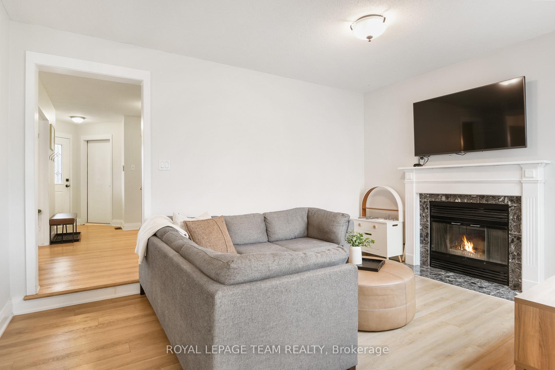 Photo 10 of 34 Bridle Park Drive, Ottawa, Kanata - Bridlewood — HOMEH