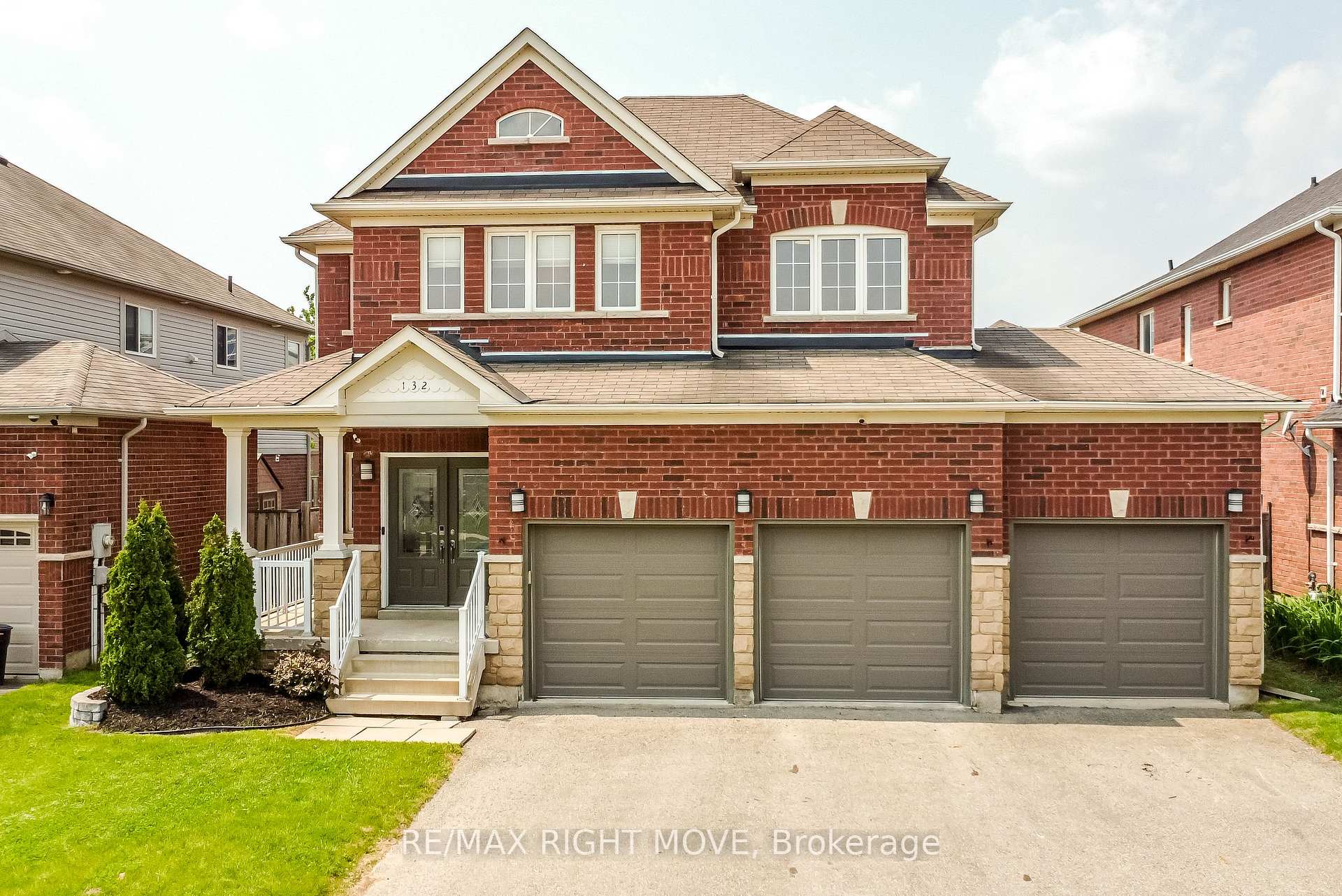Photo 1 of 132 The Queensway, Barrie, Innis-Shore — HOMEH