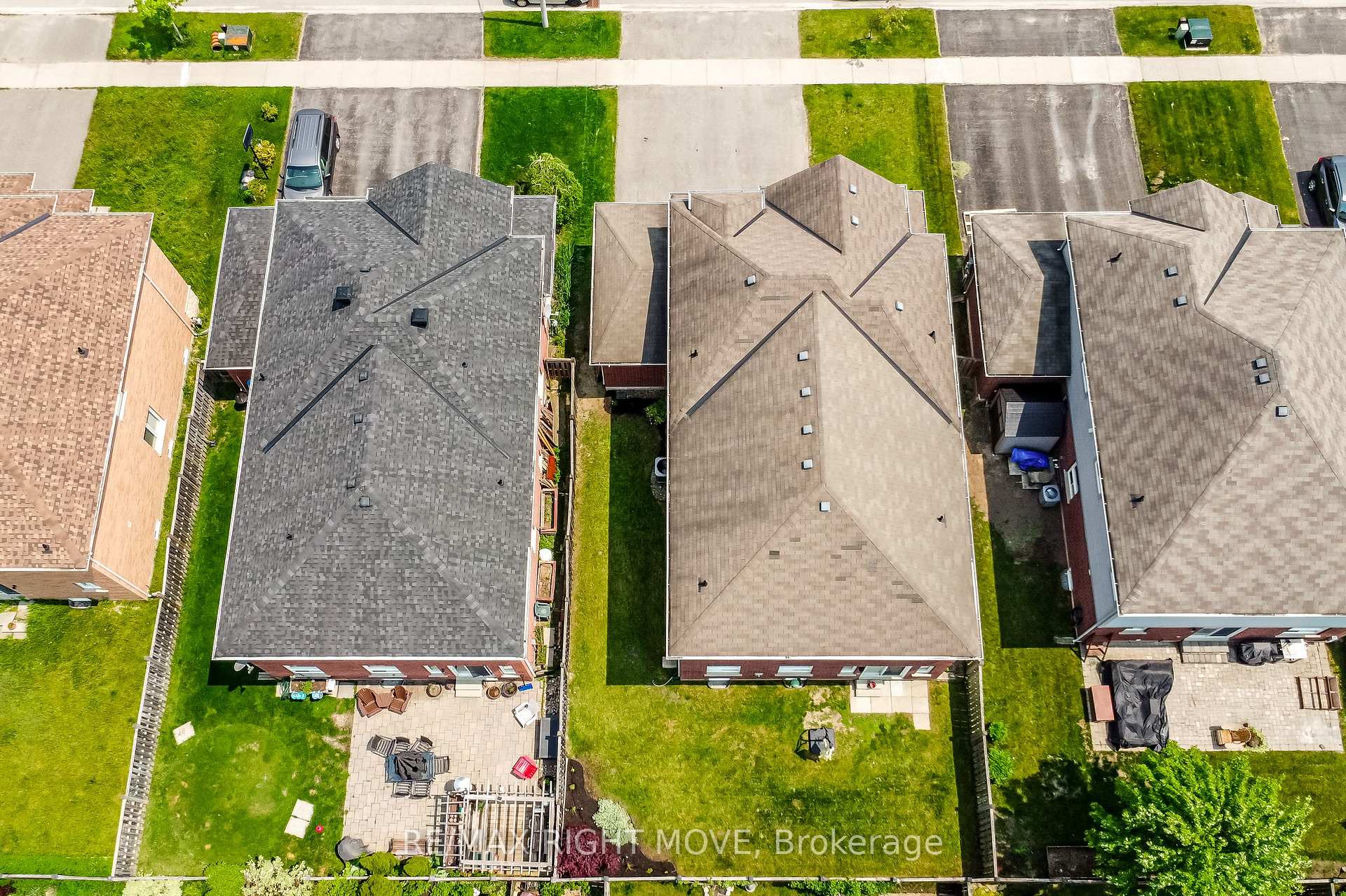Photo 4 of 132 The Queensway, Barrie, Innis-Shore — HOMEH
