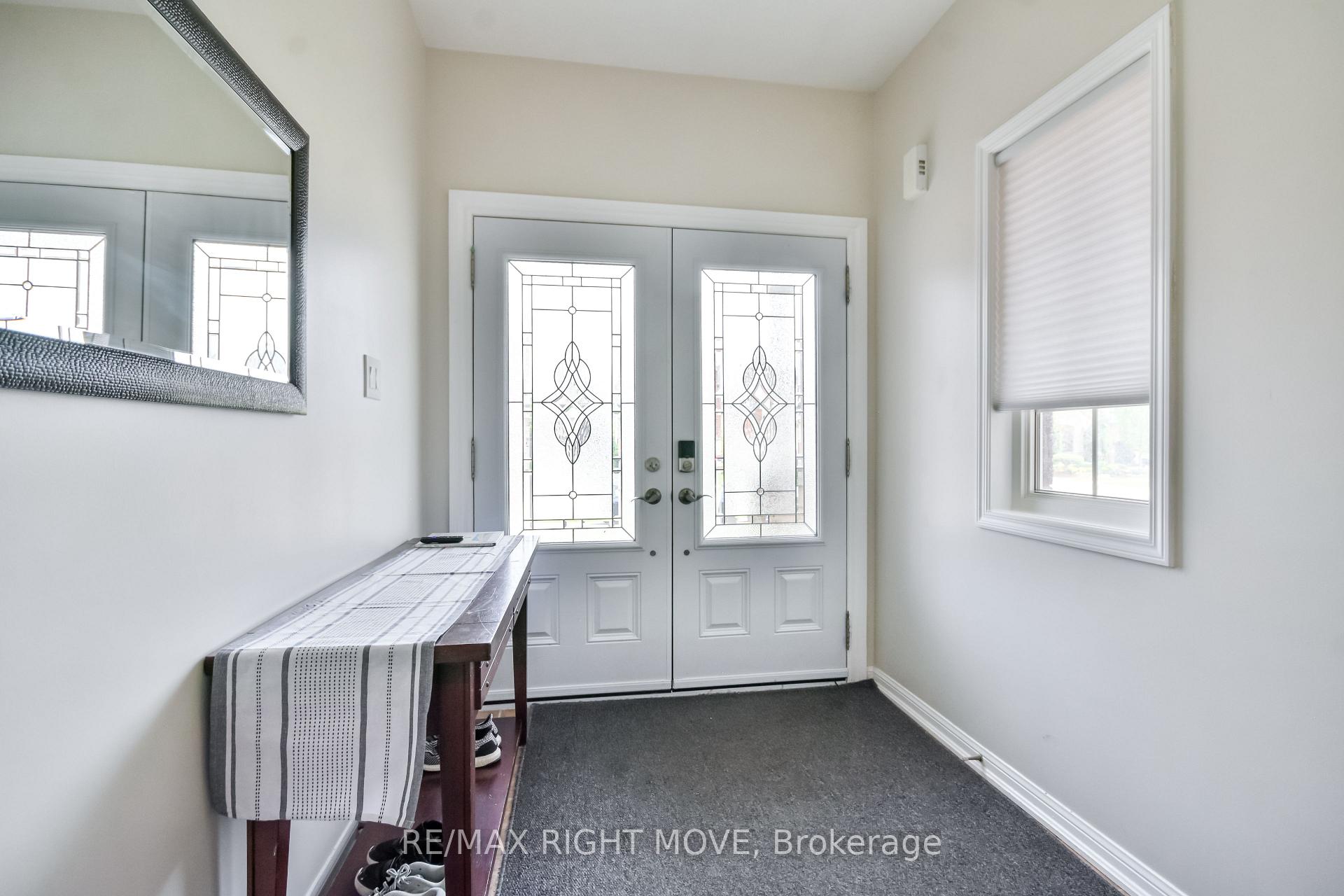 Photo 5 of 132 The Queensway, Barrie, Innis-Shore — HOMEH