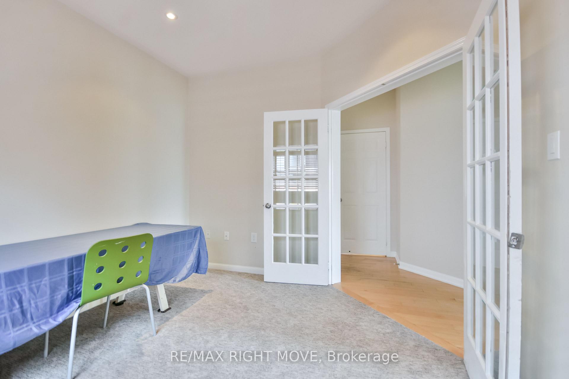 Photo 6 of 132 The Queensway, Barrie, Innis-Shore — HOMEH
