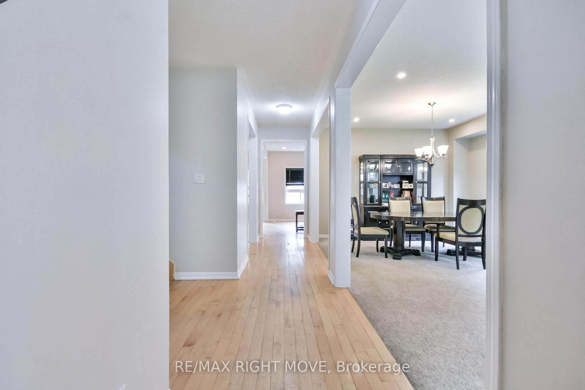 Photo 7 of 132 The Queensway, Barrie, Innis-Shore — HOMEH