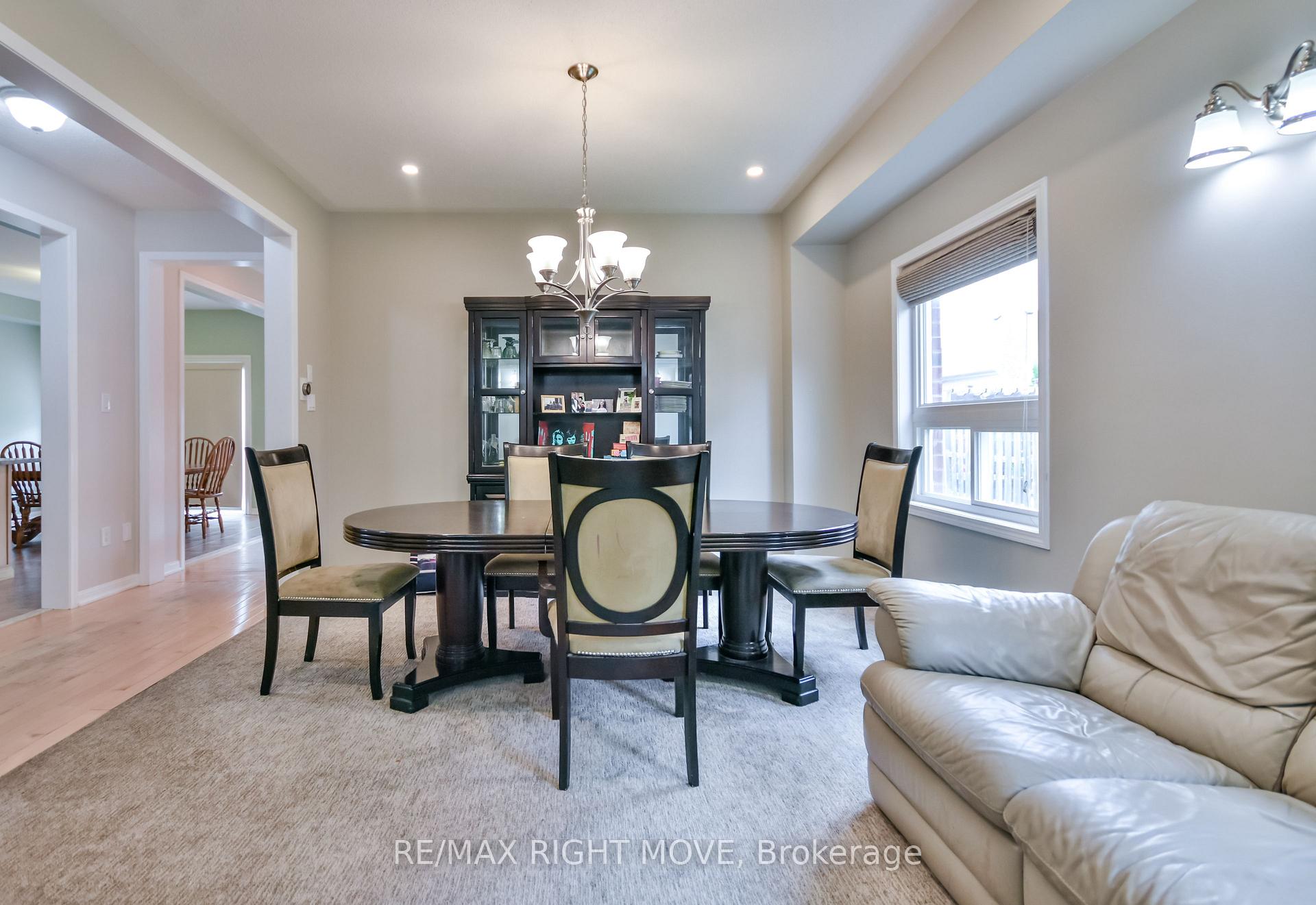 Photo 8 of 132 The Queensway, Barrie, Innis-Shore — HOMEH