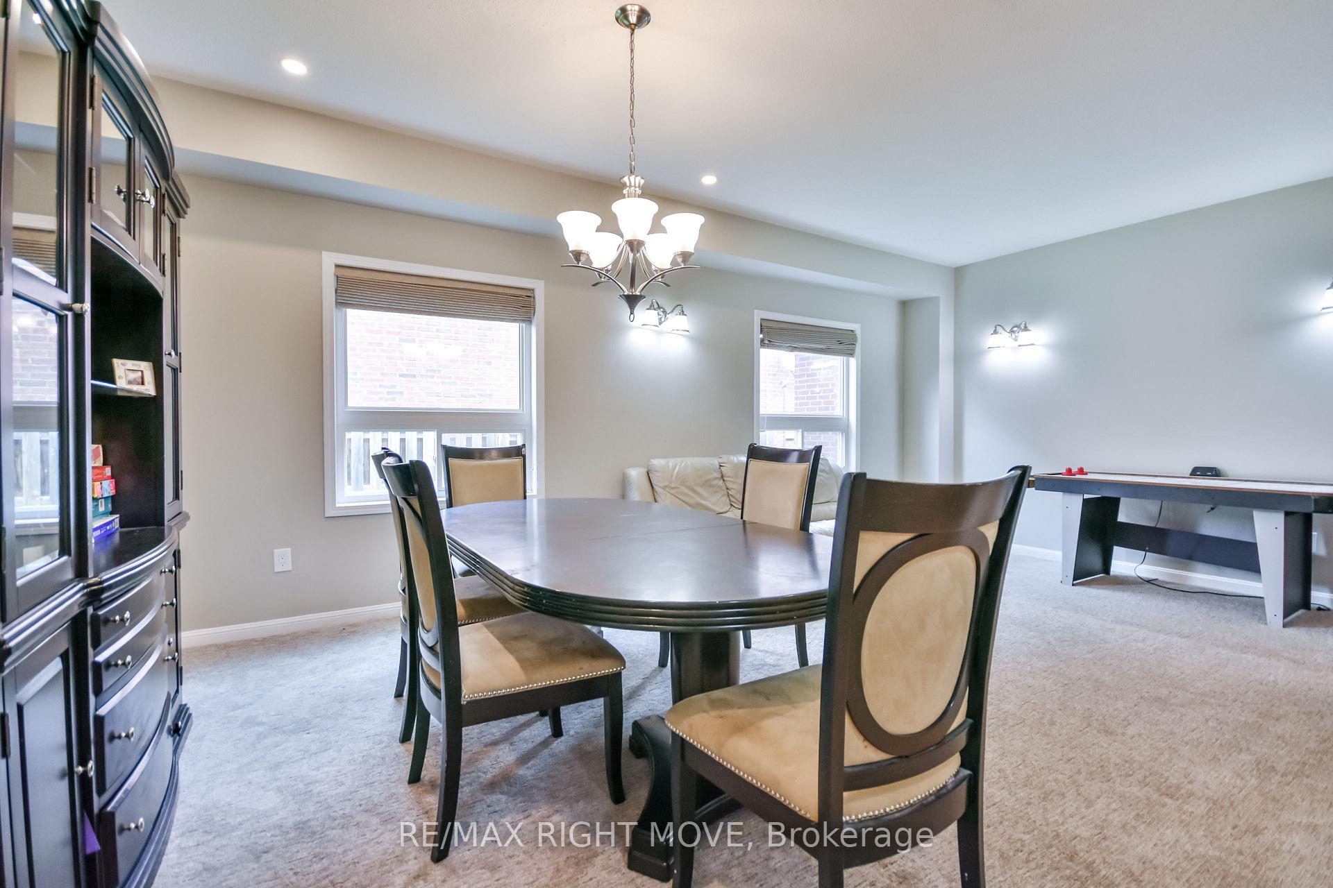 Photo 15 of 132 The Queensway, Barrie, Innis-Shore — HOMEH