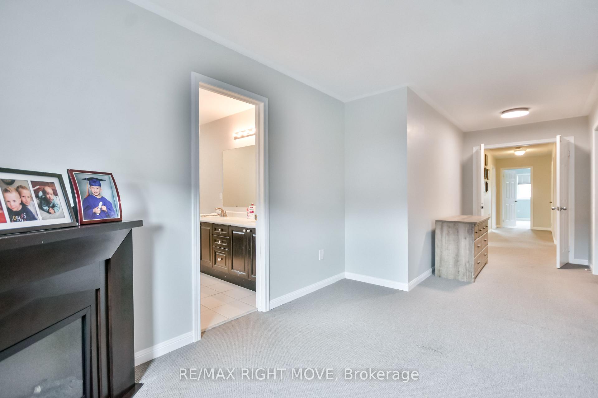 Photo 21 of 132 The Queensway, Barrie, Innis-Shore — HOMEH