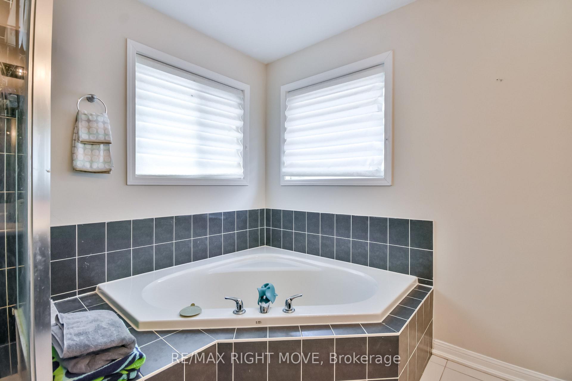 Photo 20 of 132 The Queensway, Barrie, Innis-Shore — HOMEH