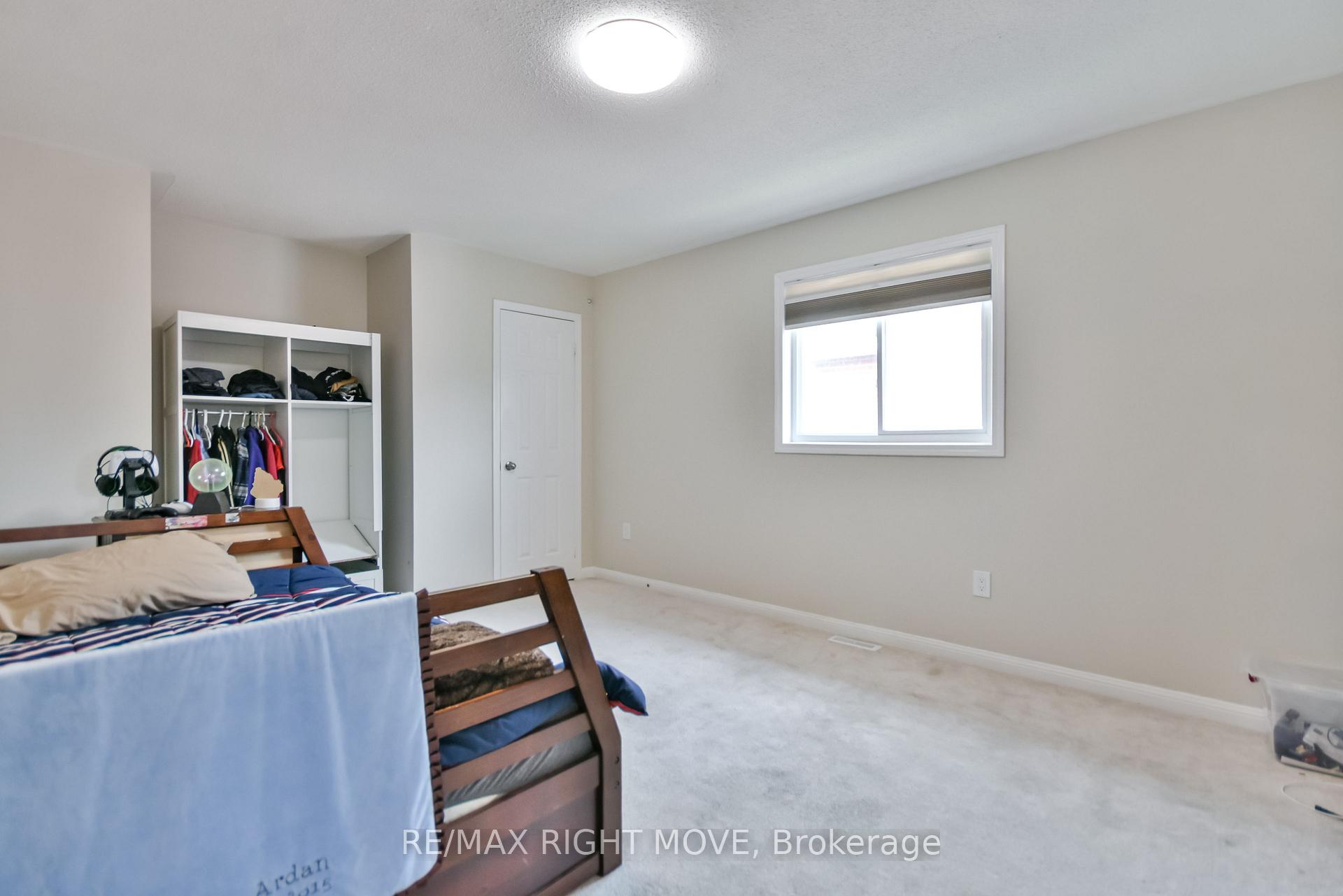 Photo 26 of 132 The Queensway, Barrie, Innis-Shore — HOMEH