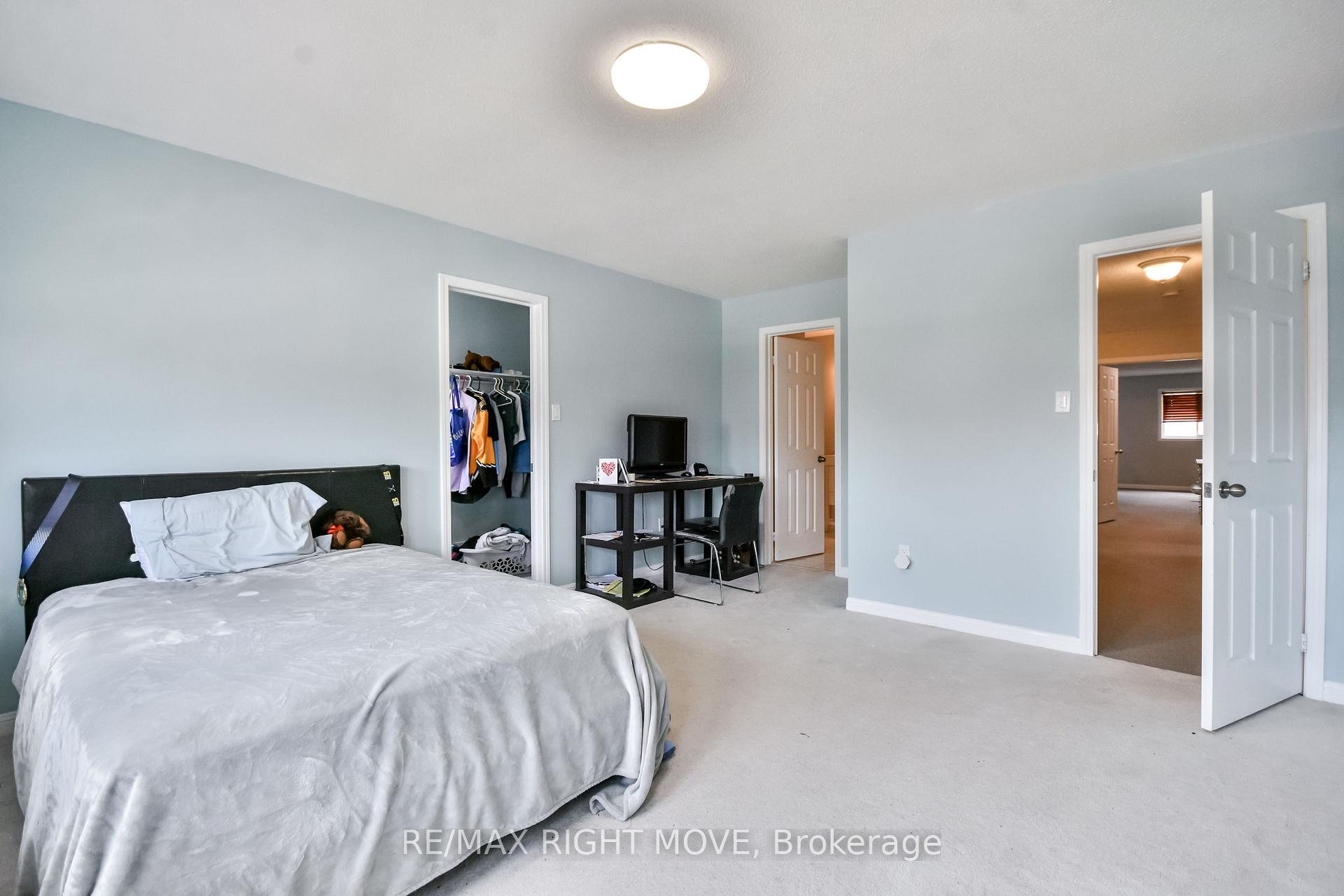 Photo 31 of 132 The Queensway, Barrie, Innis-Shore — HOMEH