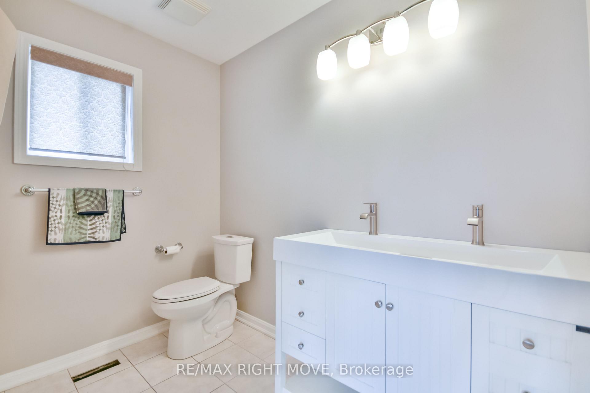 Photo 33 of 132 The Queensway, Barrie, Innis-Shore — HOMEH
