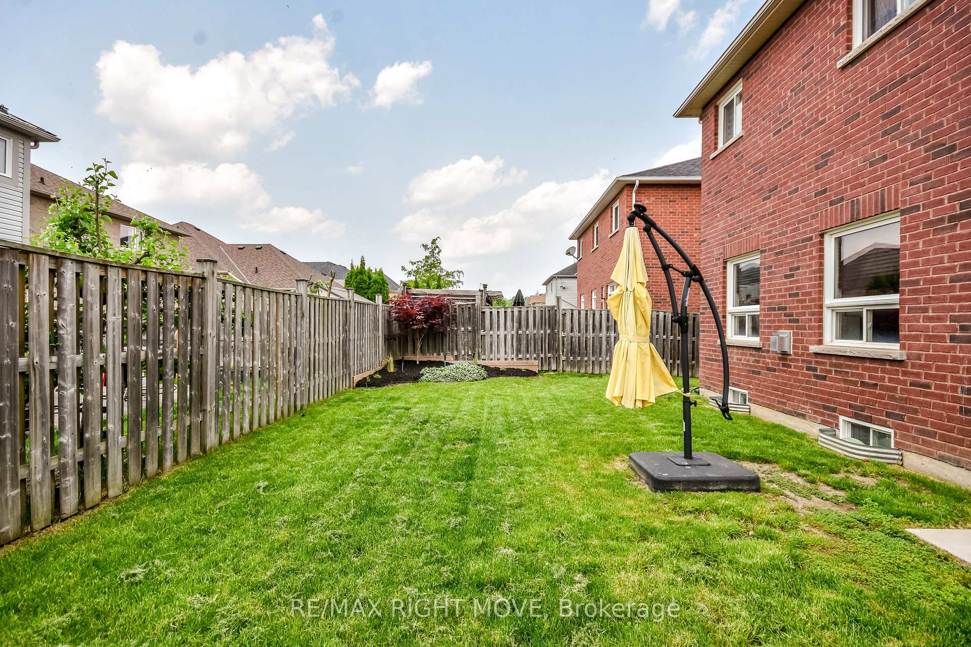 Photo 39 of 132 The Queensway, Barrie, Innis-Shore — HOMEH