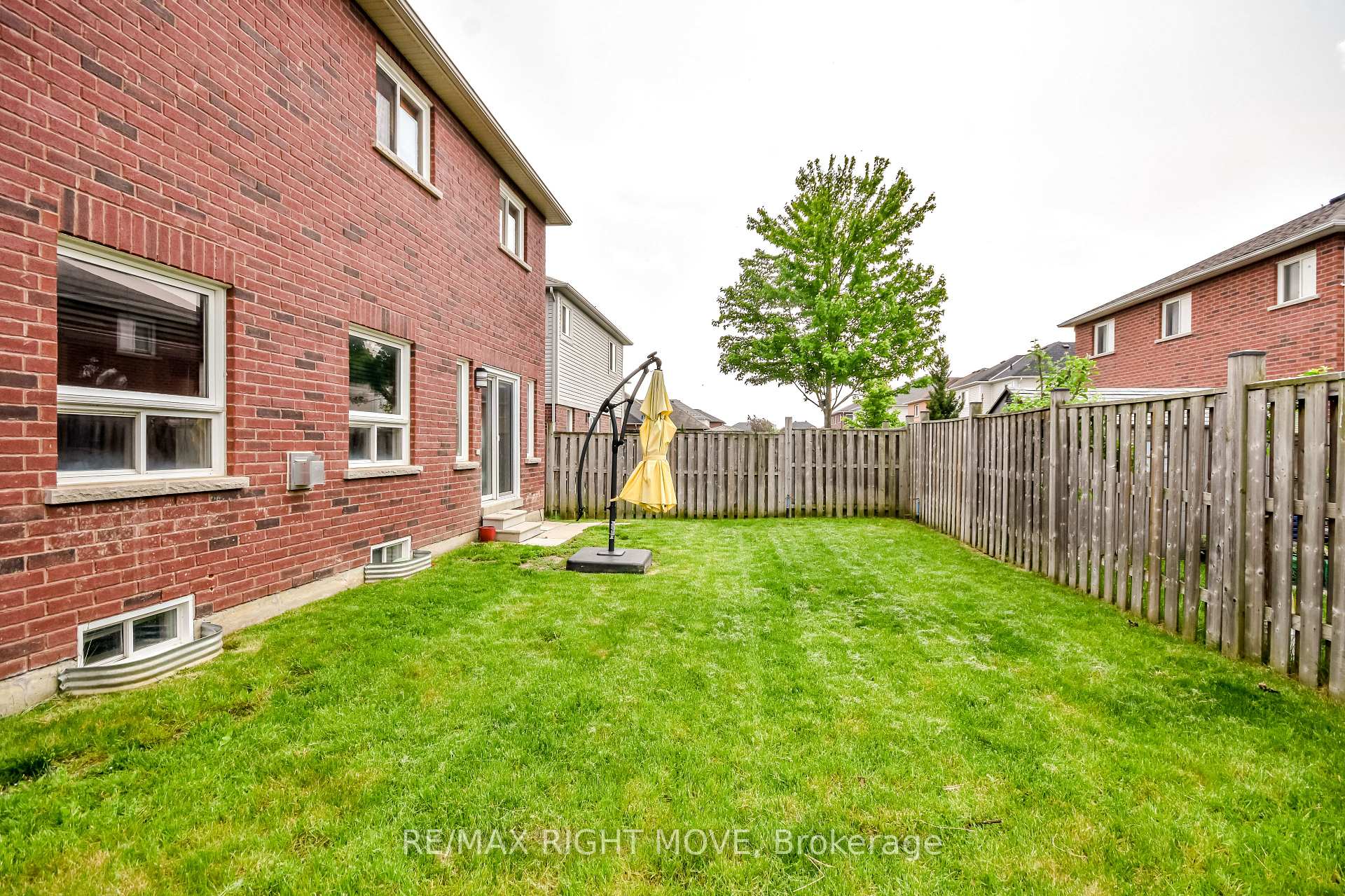 Photo 41 of 132 The Queensway, Barrie, Innis-Shore — HOMEH