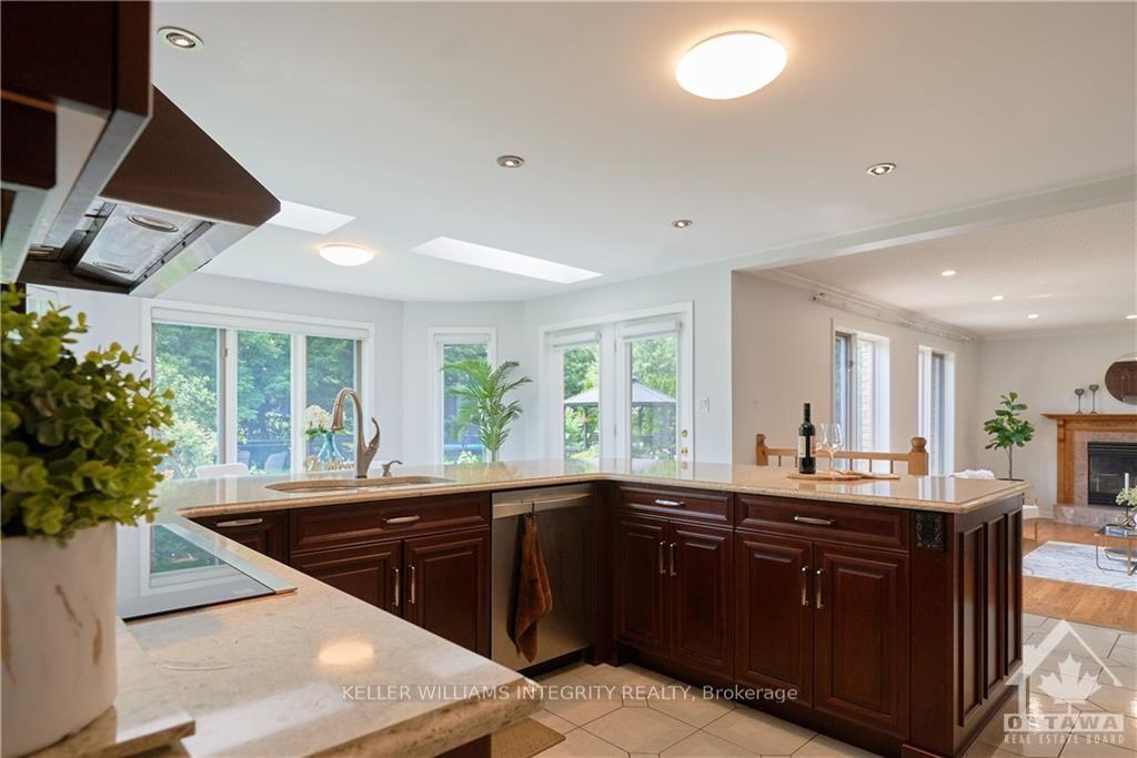 Photo 9 of 42 Marchbrook Circle, Ottawa, Kanata - Rural Kanata (Central) — HOMEH