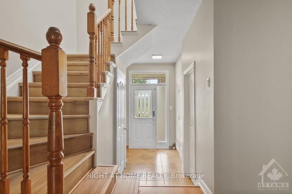 Photo 3 of 20 Bridgestone Drive, Ottawa, Kanata - Emerald Meadows/Trailwest — HOMEH