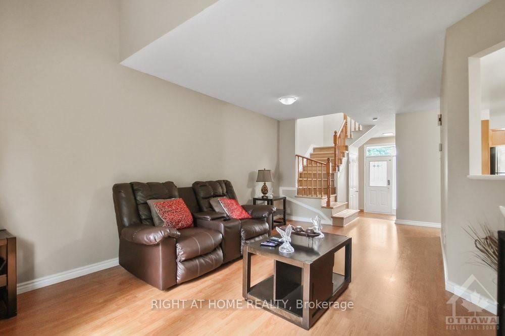 Photo 6 of 20 Bridgestone Drive, Ottawa, Kanata - Emerald Meadows/Trailwest — HOMEH