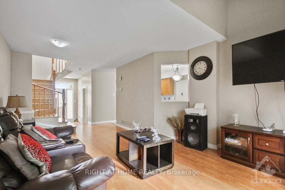 Photo 7 of 20 Bridgestone Drive, Ottawa, Kanata - Emerald Meadows/Trailwest — HOMEH