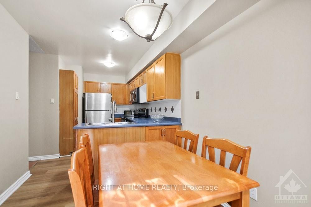 Photo 8 of 20 Bridgestone Drive, Ottawa, Kanata - Emerald Meadows/Trailwest — HOMEH