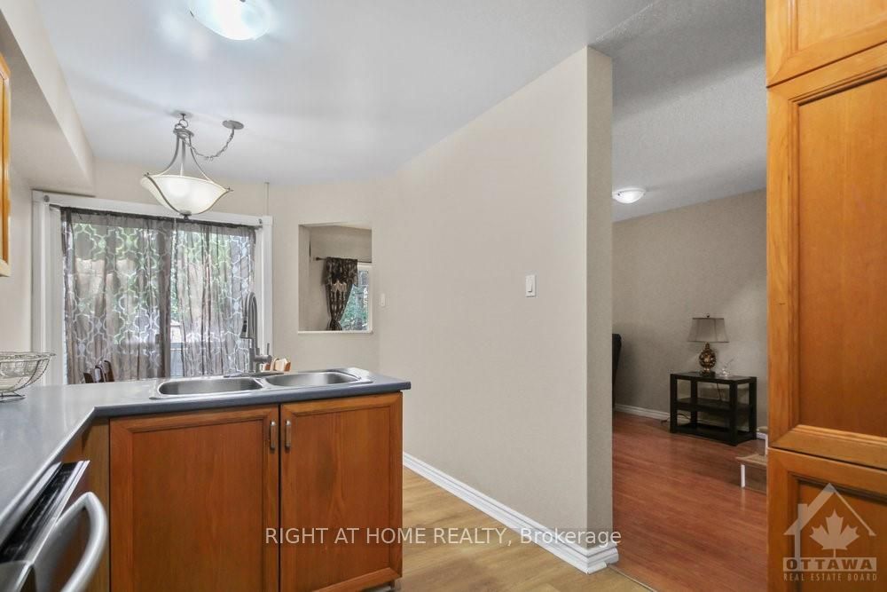 Photo 11 of 20 Bridgestone Drive, Ottawa, Kanata - Emerald Meadows/Trailwest — HOMEH