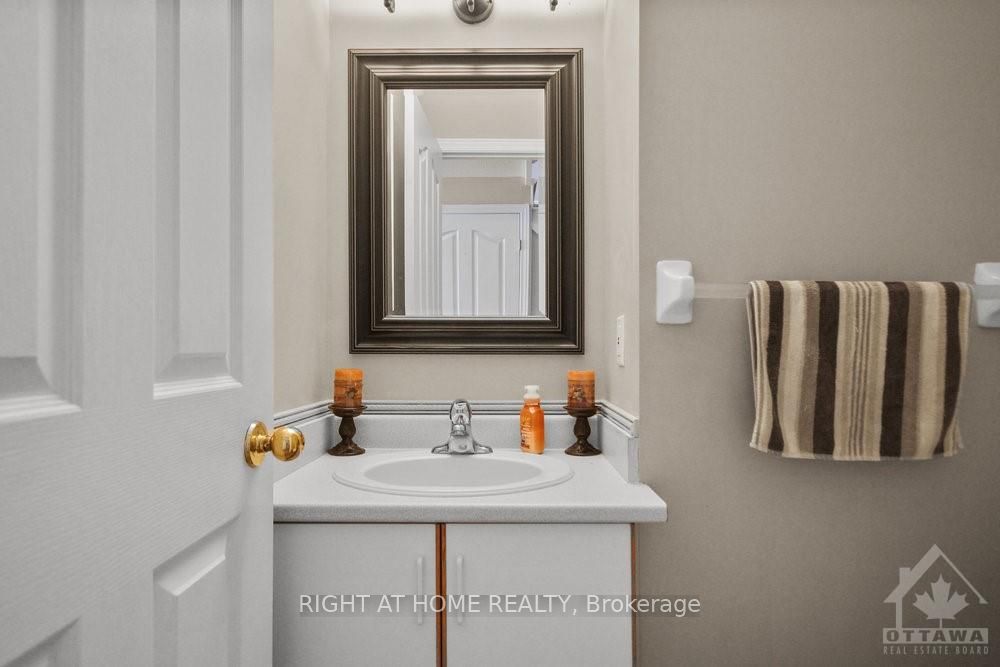 Photo 13 of 20 Bridgestone Drive, Ottawa, Kanata - Emerald Meadows/Trailwest — HOMEH