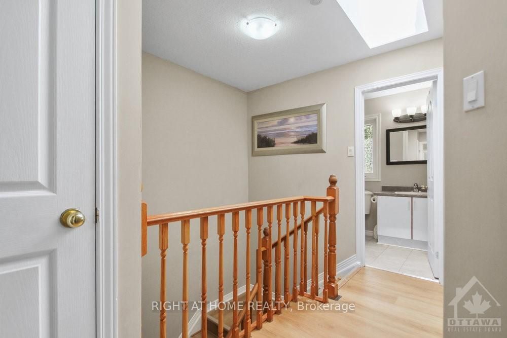 Photo 14 of 20 Bridgestone Drive, Ottawa, Kanata - Emerald Meadows/Trailwest — HOMEH