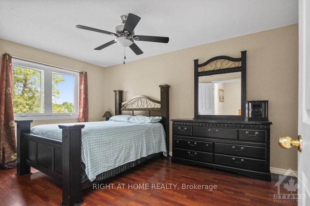 Photo 15 of 20 Bridgestone Drive, Ottawa, Kanata - Emerald Meadows/Trailwest — HOMEH