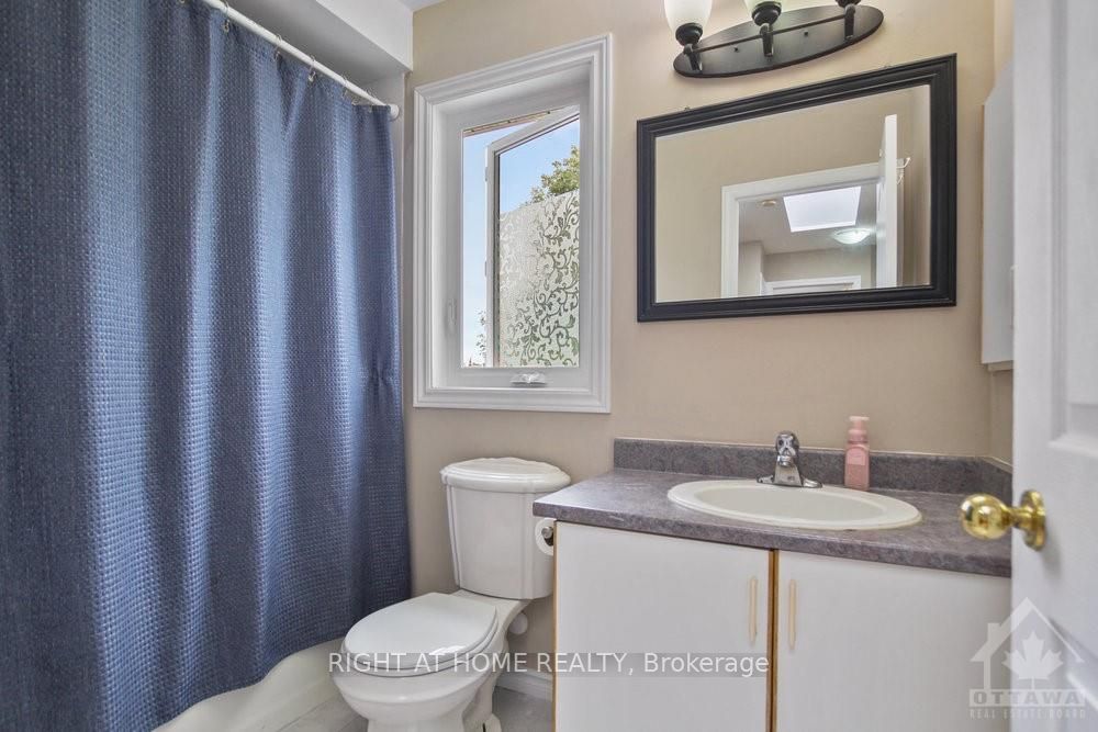 Photo 16 of 20 Bridgestone Drive, Ottawa, Kanata - Emerald Meadows/Trailwest — HOMEH