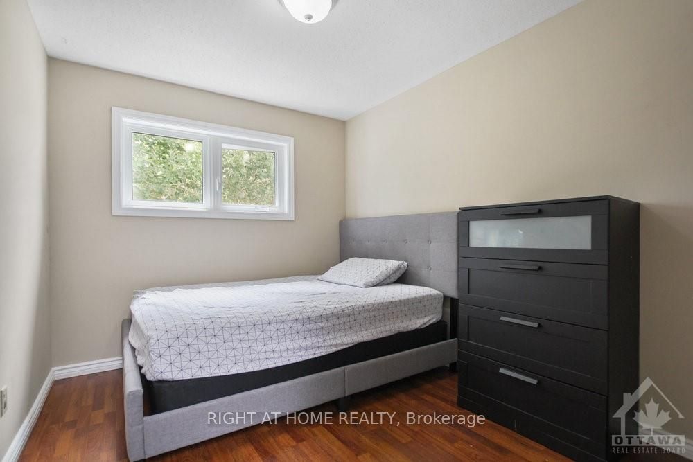 Photo 17 of 20 Bridgestone Drive, Ottawa, Kanata - Emerald Meadows/Trailwest — HOMEH