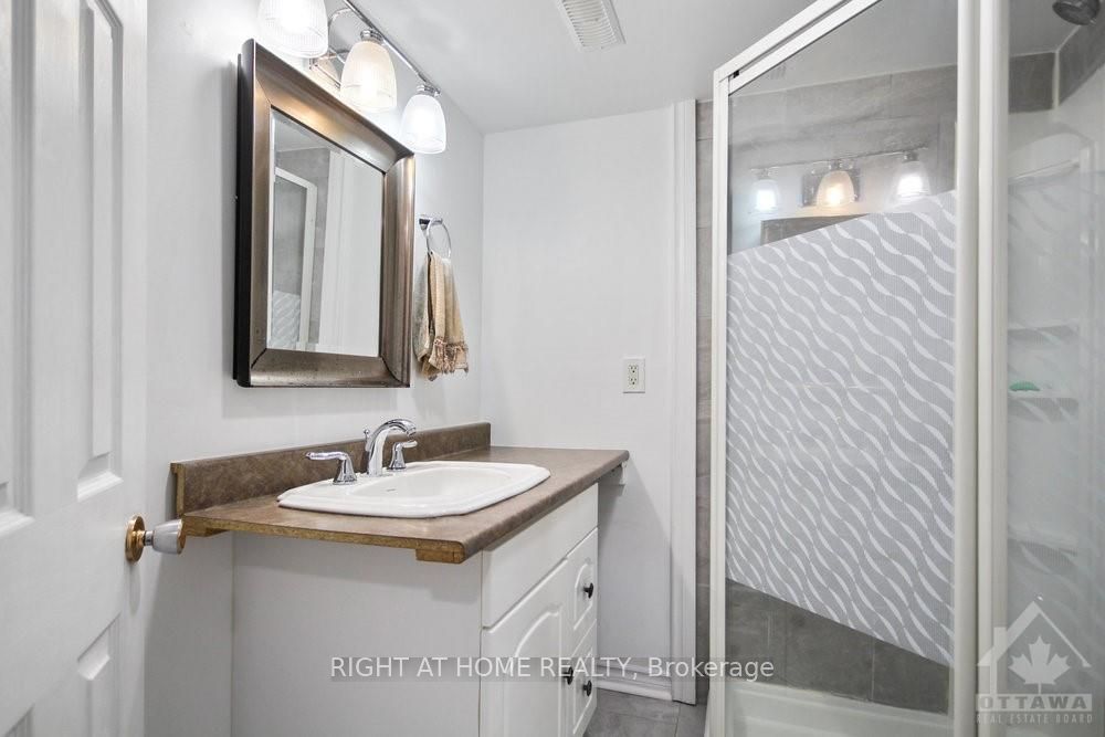 Photo 20 of 20 Bridgestone Drive, Ottawa, Kanata - Emerald Meadows/Trailwest — HOMEH