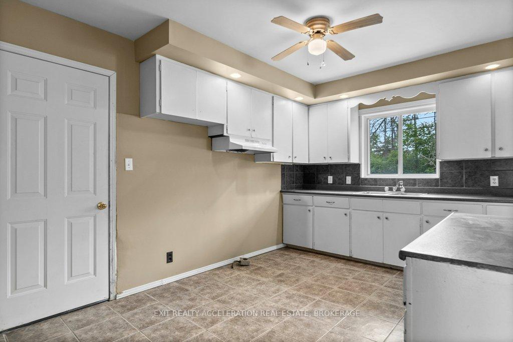 Photo 10 of 4505 Old Highway 2, Belleville, Belleville Ward — HOMEH