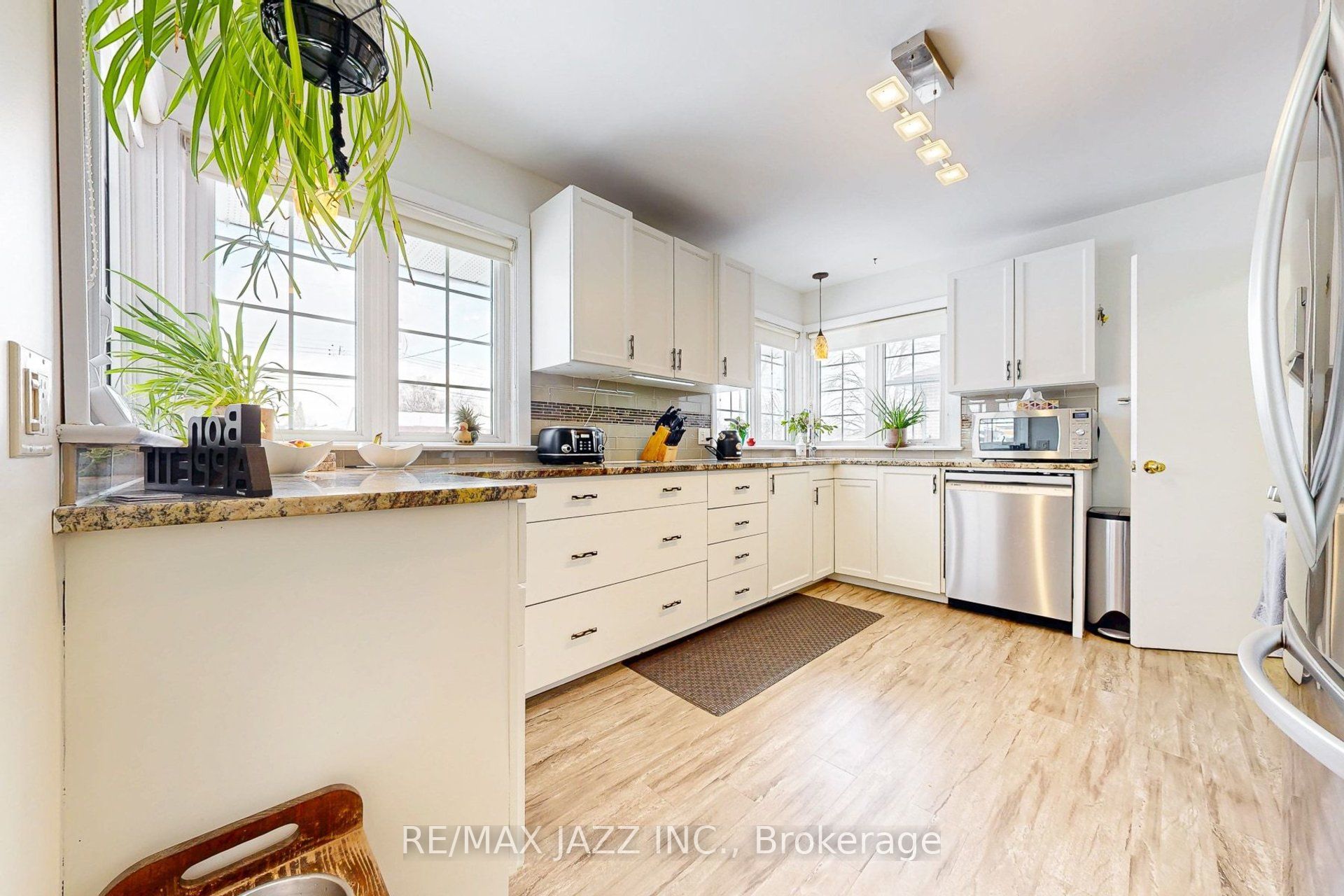 Photo 59 of 579 Bond Street E, Oshawa, Eastdale — HOMEH