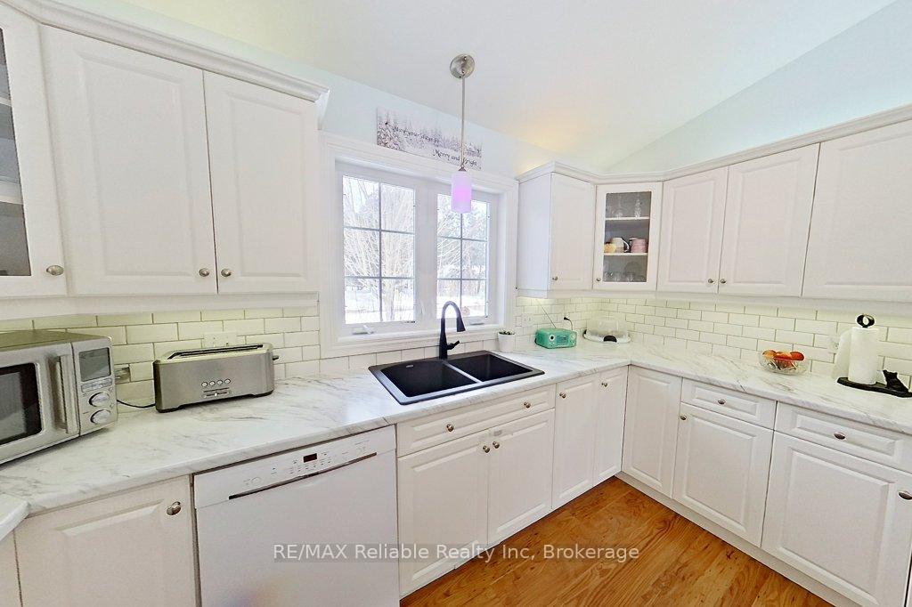 Photo 14 of 22 Eugene Street, Bluewater, Bayfield — HOMEH