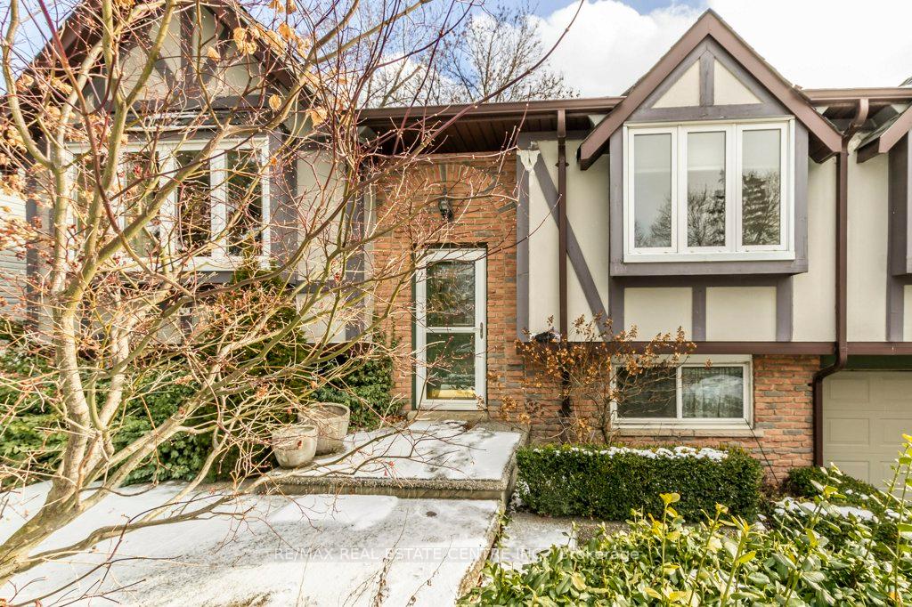 Photo 4 of 845 Willow Avenue, Milton, Dorset Park — HOMEH