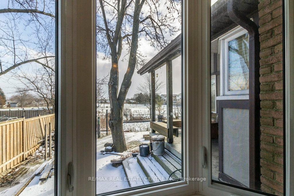 Photo 10 of 845 Willow Avenue, Milton, Dorset Park — HOMEH