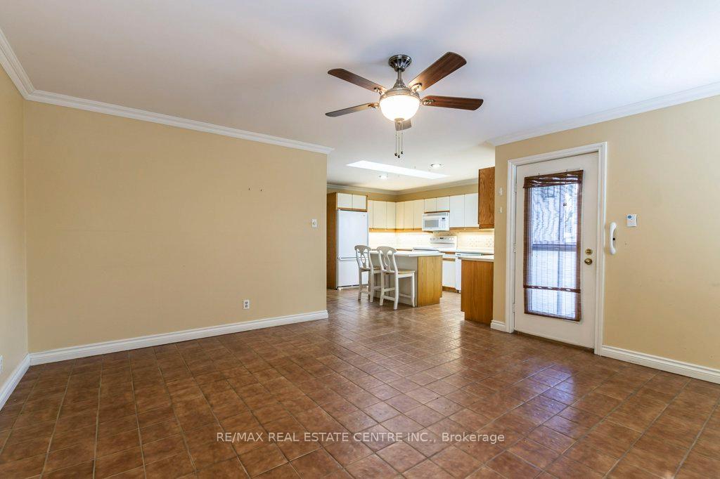 Photo 17 of 845 Willow Avenue, Milton, Dorset Park — HOMEH