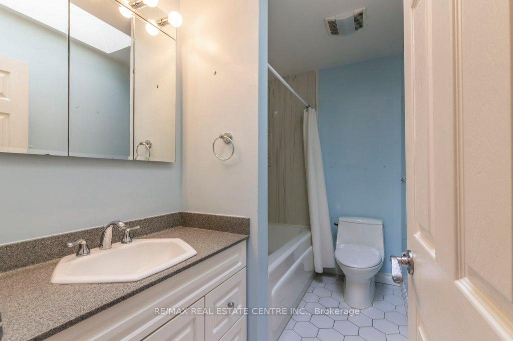 Photo 18 of 845 Willow Avenue, Milton, Dorset Park — HOMEH