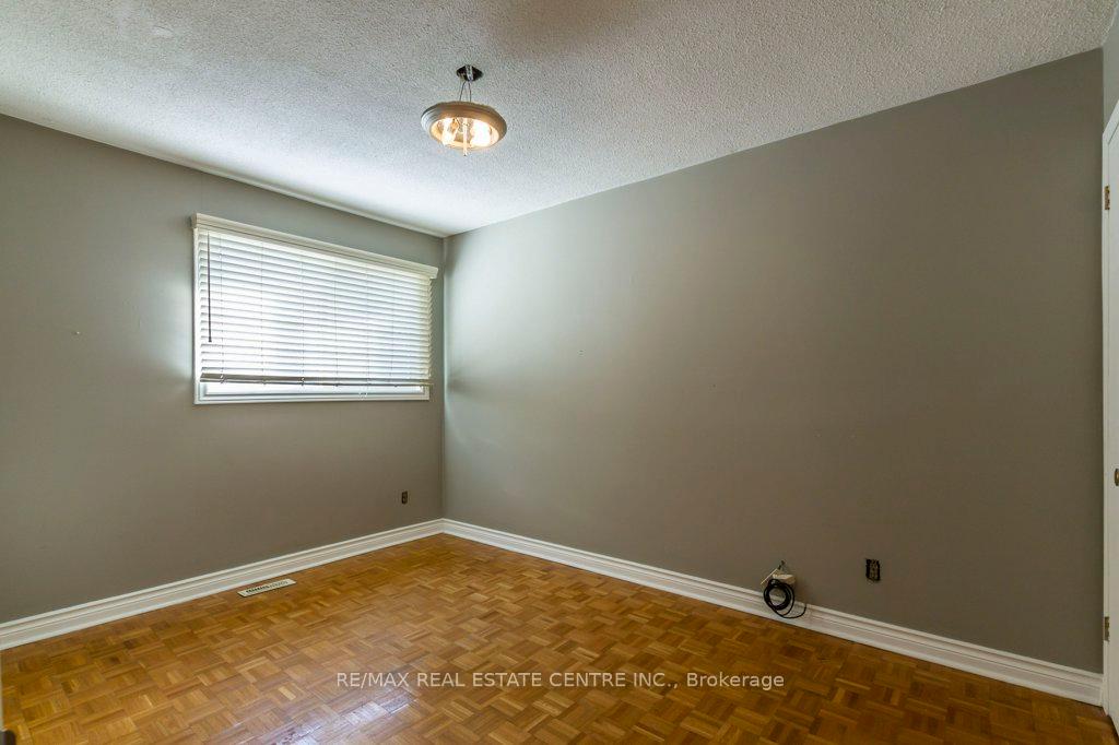 Photo 20 of 845 Willow Avenue, Milton, Dorset Park — HOMEH