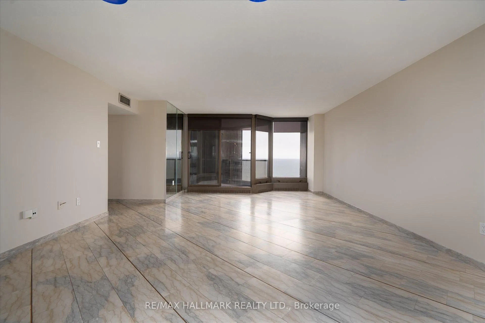 Photo 5 of Unit 1905, 2045 Lakeshore Boulevard W, Etobicoke, Mimico — HOMEH