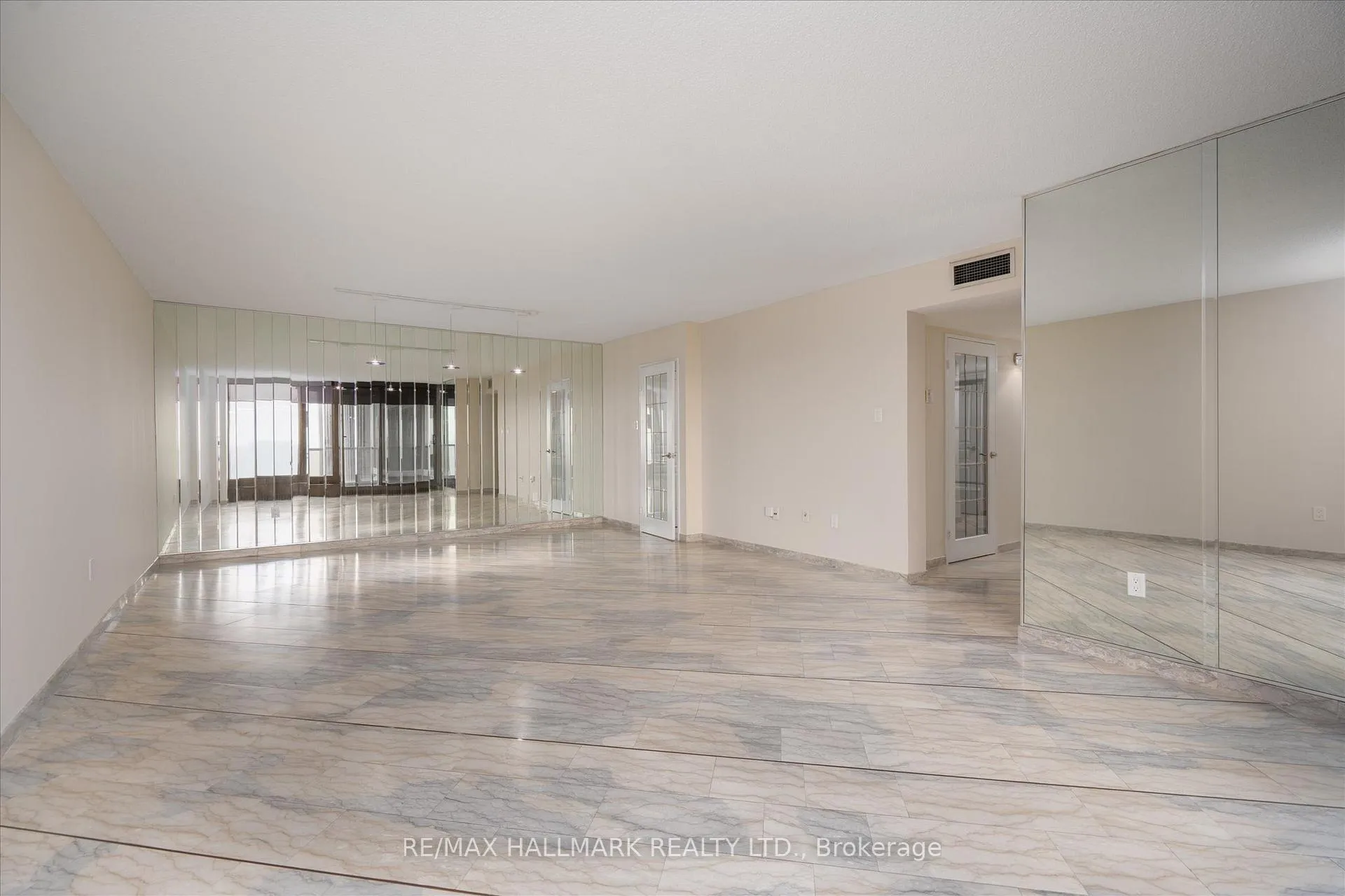 Photo 6 of Unit 1905, 2045 Lakeshore Boulevard W, Etobicoke, Mimico — HOMEH