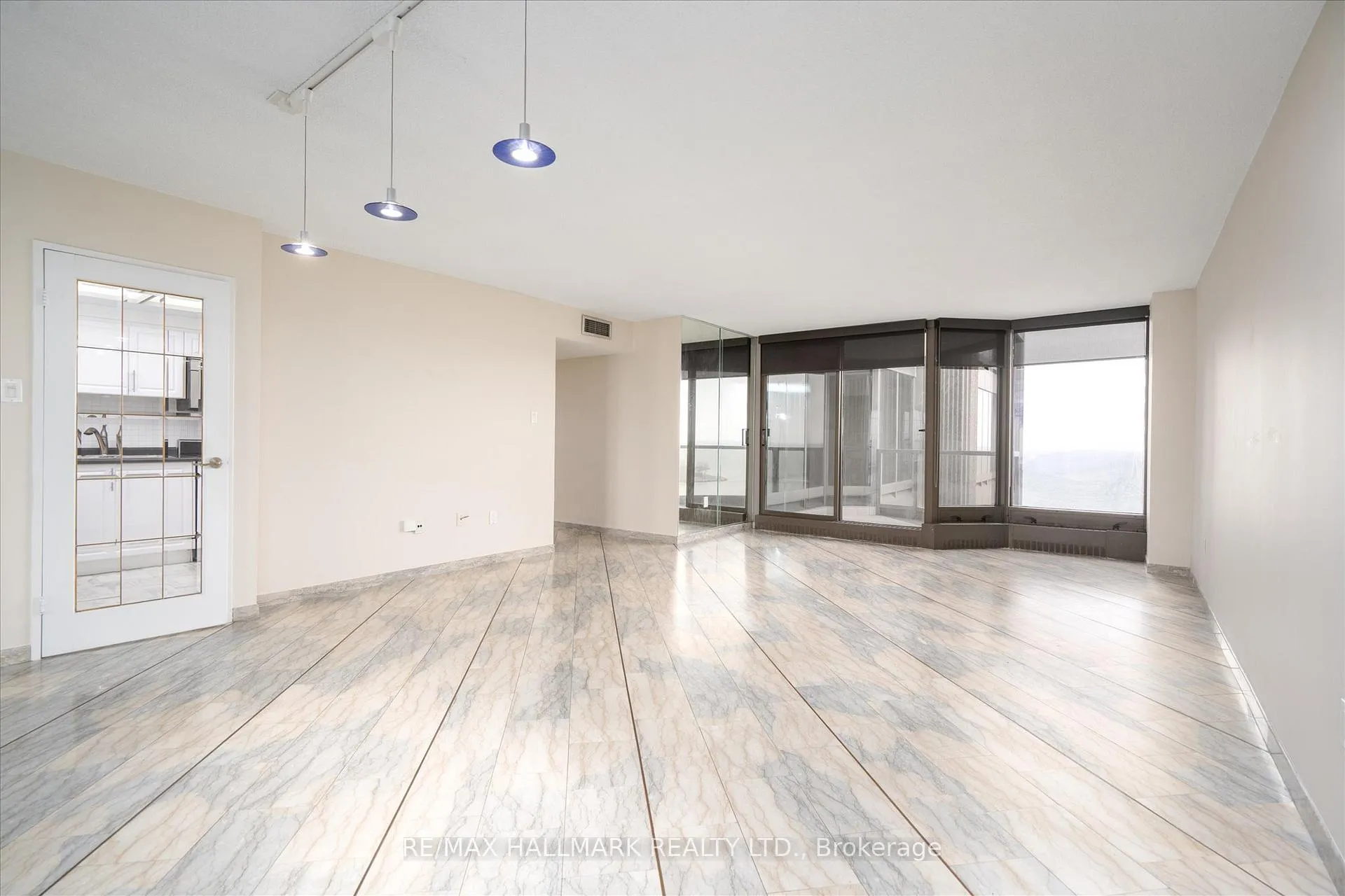Photo 7 of Unit 1905, 2045 Lakeshore Boulevard W, Etobicoke, Mimico — HOMEH