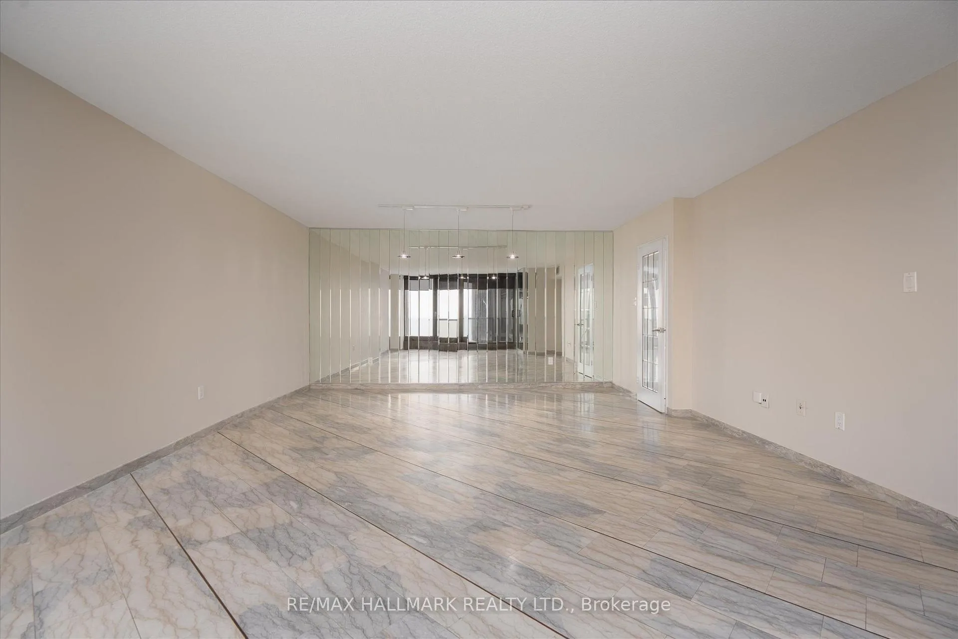Photo 8 of Unit 1905, 2045 Lakeshore Boulevard W, Etobicoke, Mimico — HOMEH