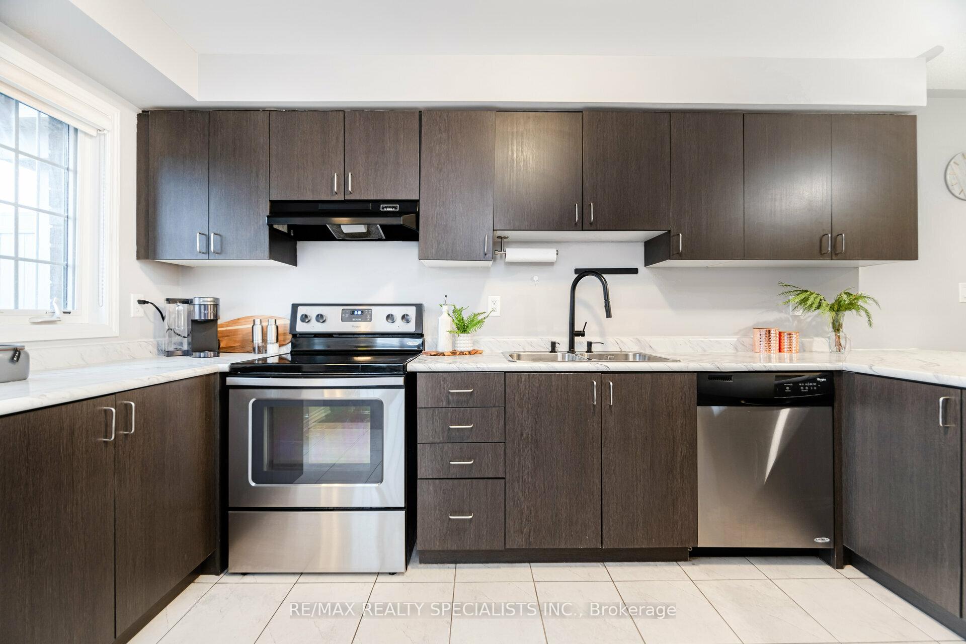 Photo 9 of 1629 Gainer Crescent, Milton, Clarke — HOMEH