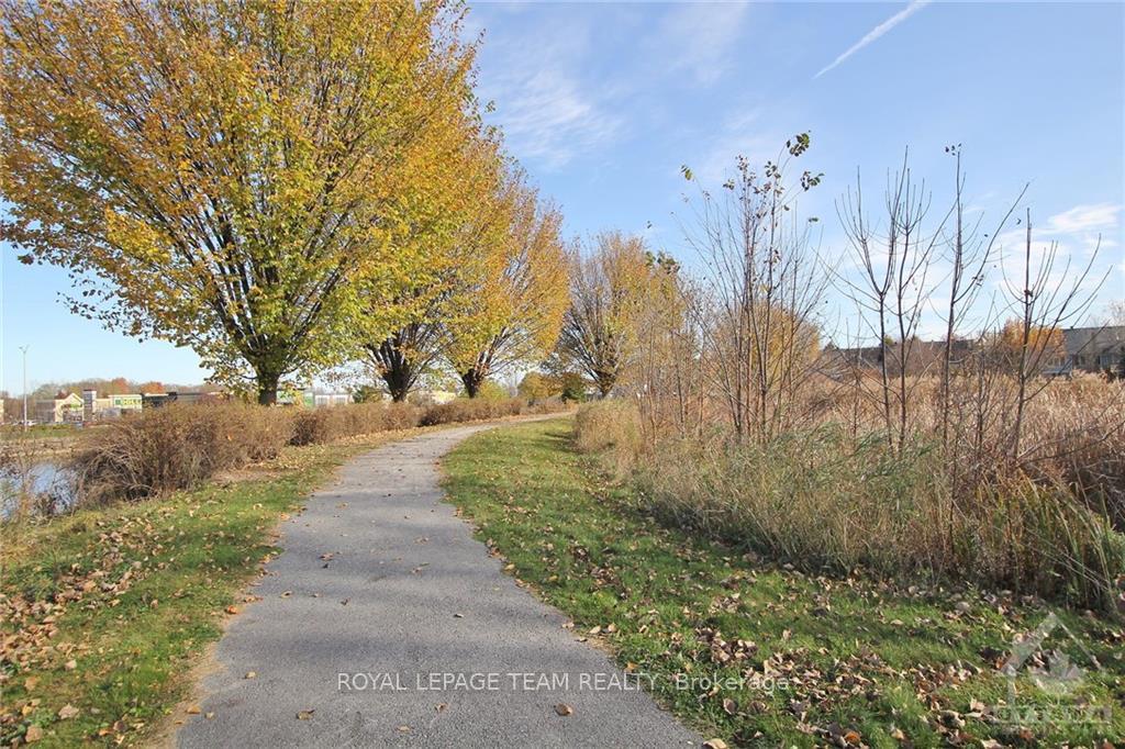 Photo 15 of 317 Breckenridge Crescent, Ottawa, Kanata - Morgan's Grant/South March — HOMEH