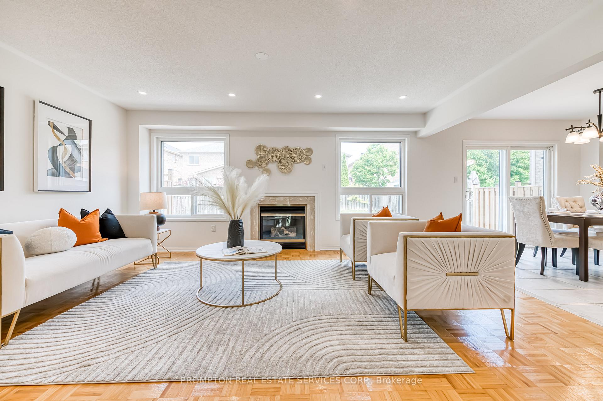 Photo 2 of 5 Casemount Street, Aurora, Bayview Northeast — HOMEH