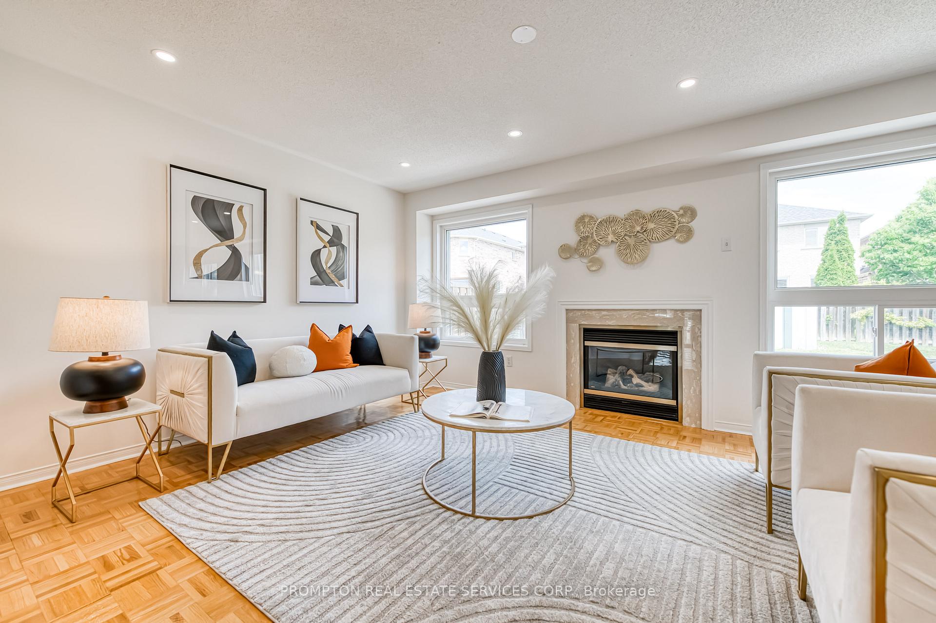 Photo 3 of 5 Casemount Street, Aurora, Bayview Northeast — HOMEH